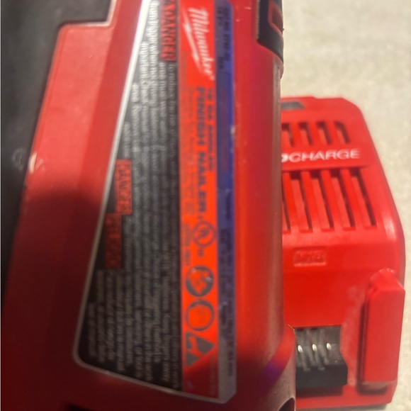 Milwaukee Red Cordless 16ga finish Nail Gun Kit - Picture 5 of 6